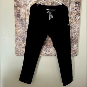 Figs high wasted Yola scrub pants size small Black